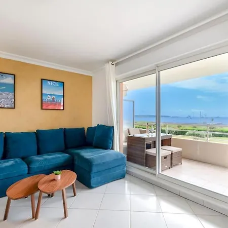 Modern Beachfront Family With Pool דירה *