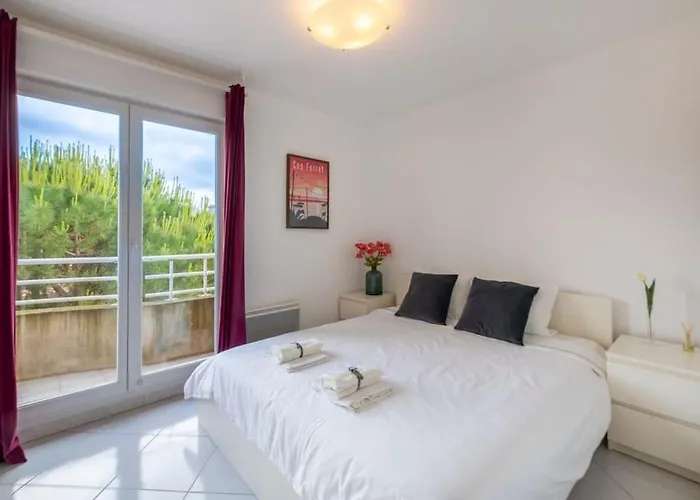 Apartman Modern Beachfront Family With Pool