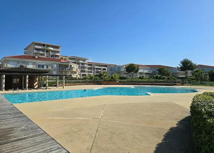 Apartman Modern Beachfront Family With Pool *
