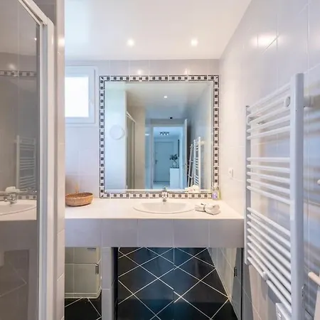 Modern Beachfront Family With Pool Lägenhet