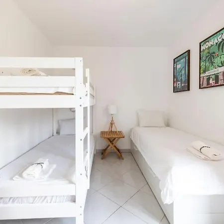 Modern Beachfront Family With Pool Apartman *