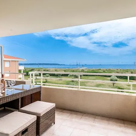 Modern Beachfront Family With Pool Apartman Antibes