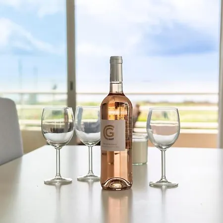 Daire Modern Beachfront Family With Pool *