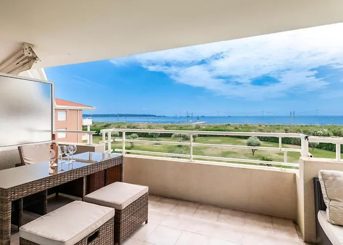 Modern Beachfront Family With Pool 公寓 昂蒂布